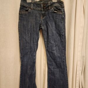 Guess Riviera bootcut jeans, size 28, medium wash, great condition!